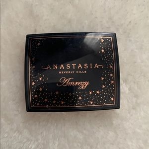 Anastasia Amrezy Highlighter used